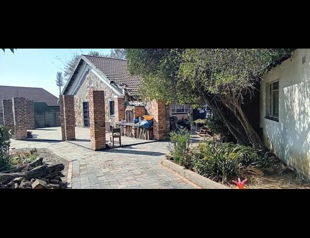 3 BEDROOM HOUSE FOR SALE IN DUVHA PARK